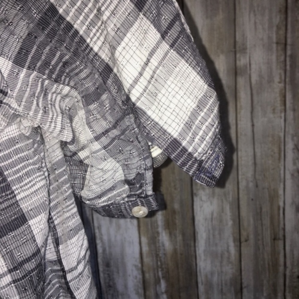 Universal Thread Grey Plaid Button Down - Picture 4 of 5
